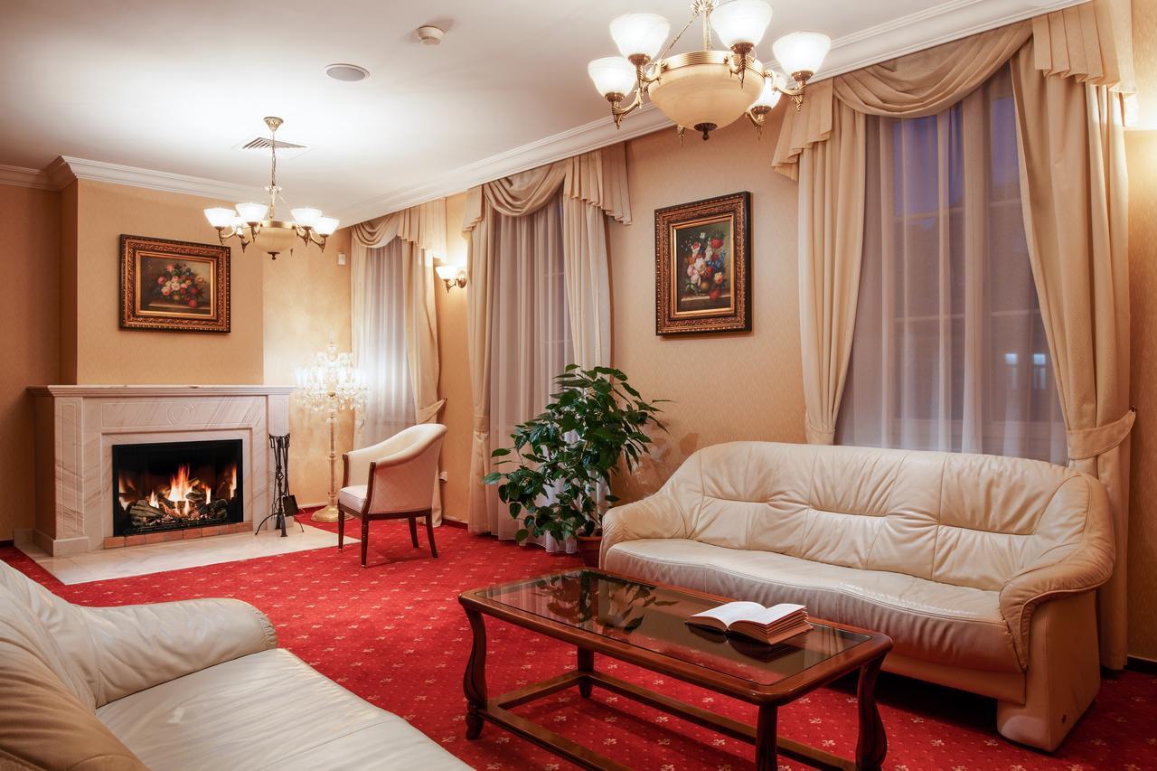 Lazensky Hotel Moskevsky Dvur カルロヴィ・ヴァリ エクステリア 写真
