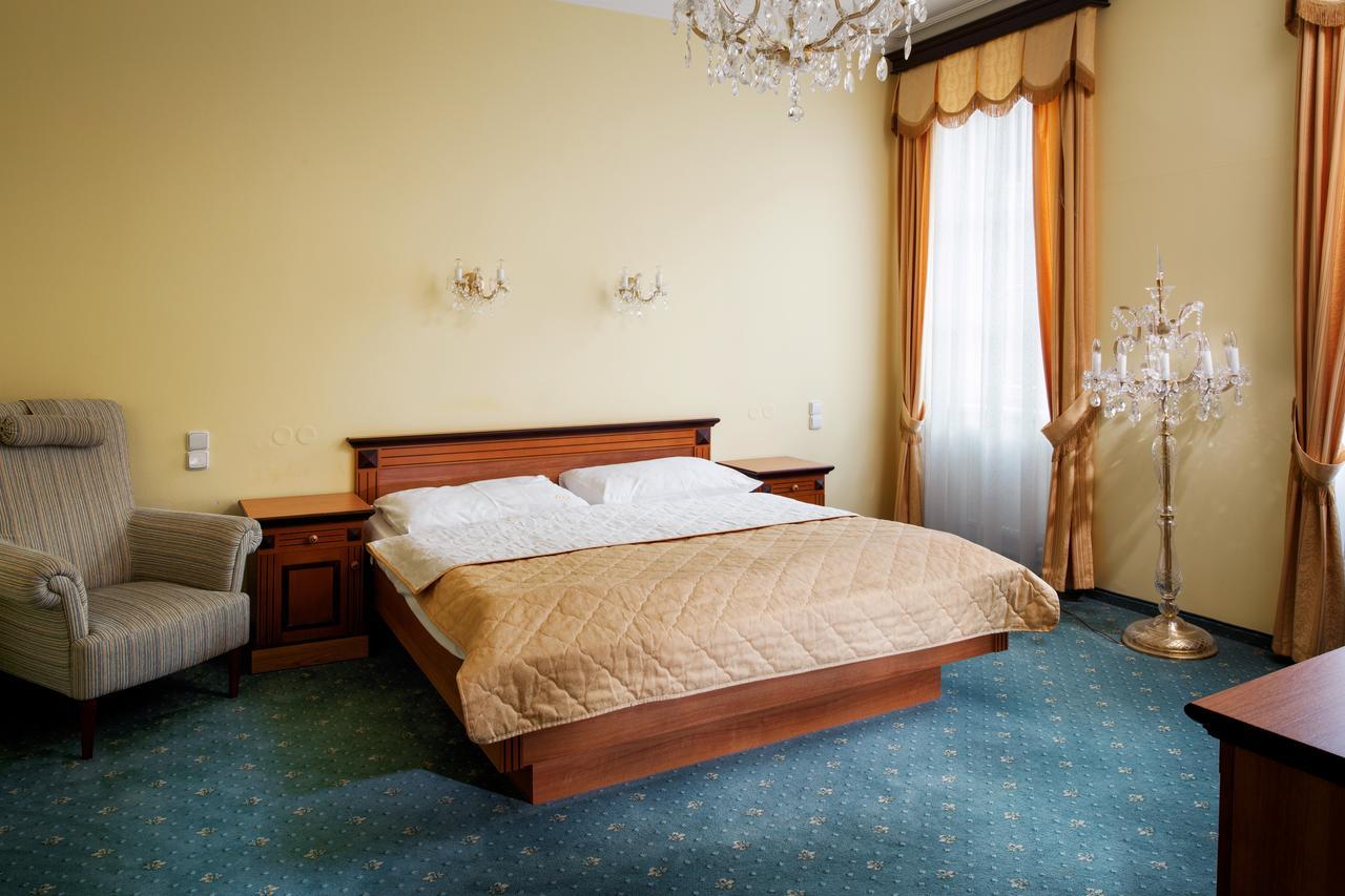 Lazensky Hotel Moskevsky Dvur カルロヴィ・ヴァリ エクステリア 写真