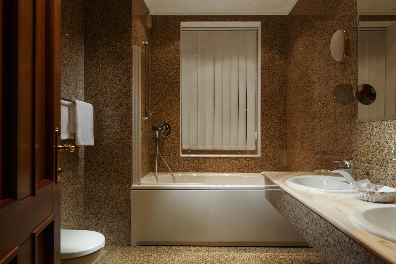 Lazensky Hotel Moskevsky Dvur カルロヴィ・ヴァリ エクステリア 写真
