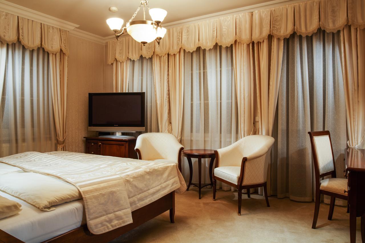 Lazensky Hotel Moskevsky Dvur カルロヴィ・ヴァリ エクステリア 写真