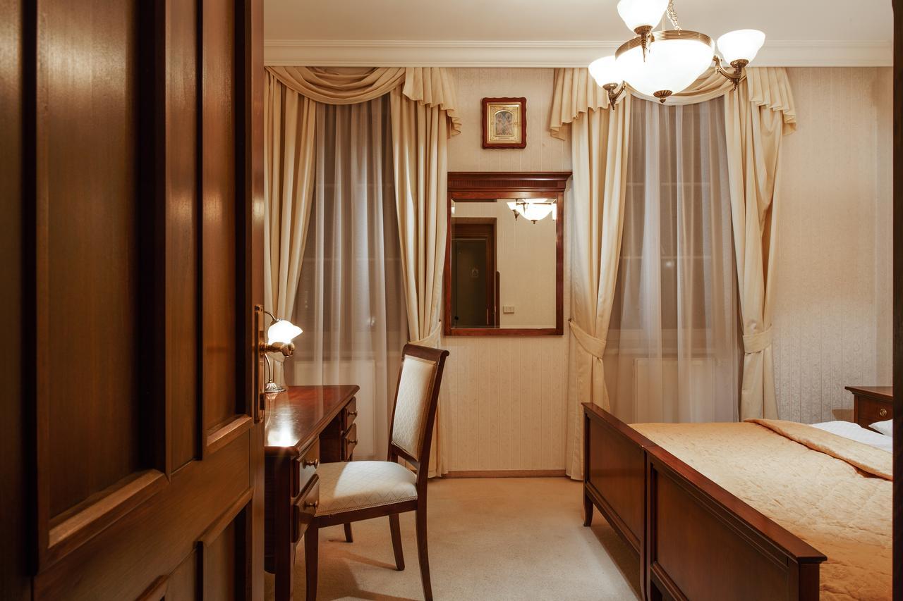 Lazensky Hotel Moskevsky Dvur カルロヴィ・ヴァリ エクステリア 写真