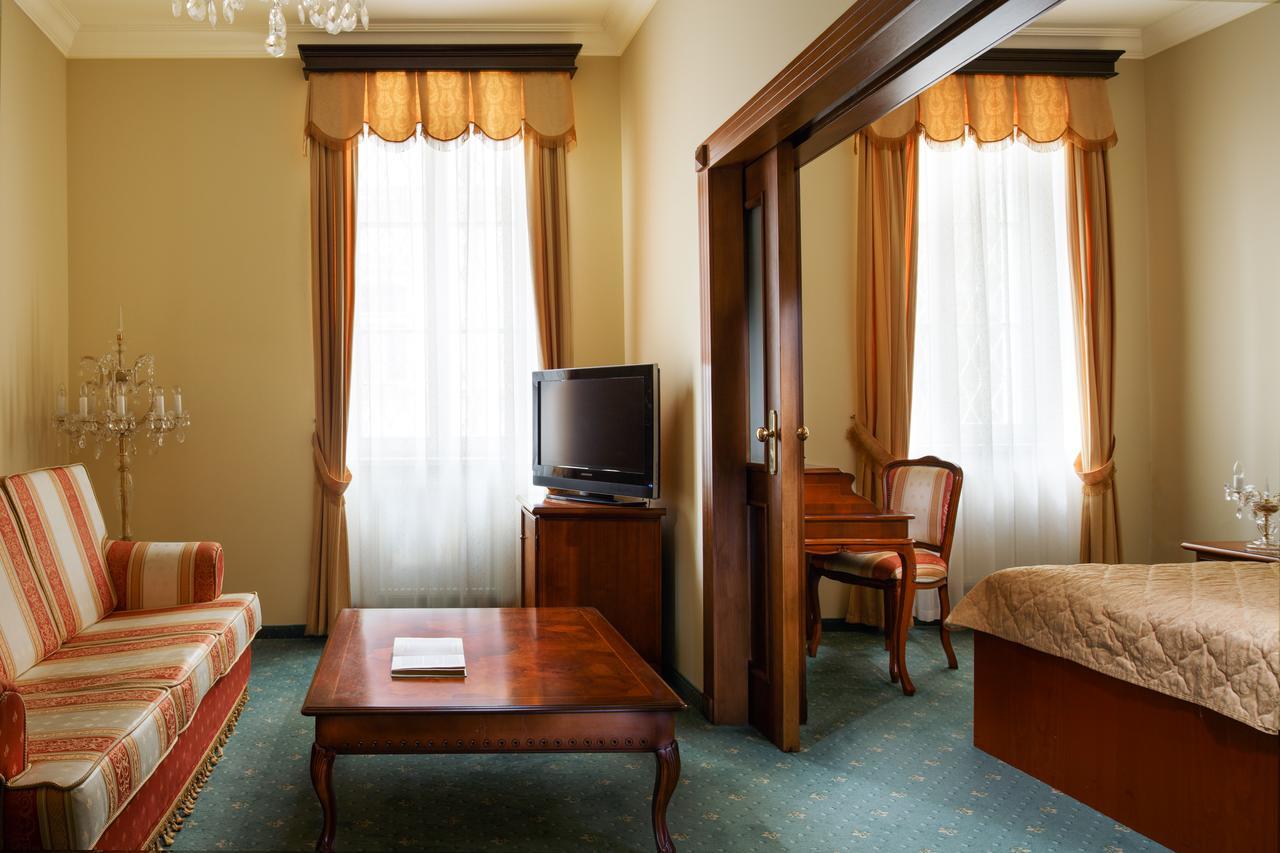 Lazensky Hotel Moskevsky Dvur カルロヴィ・ヴァリ エクステリア 写真