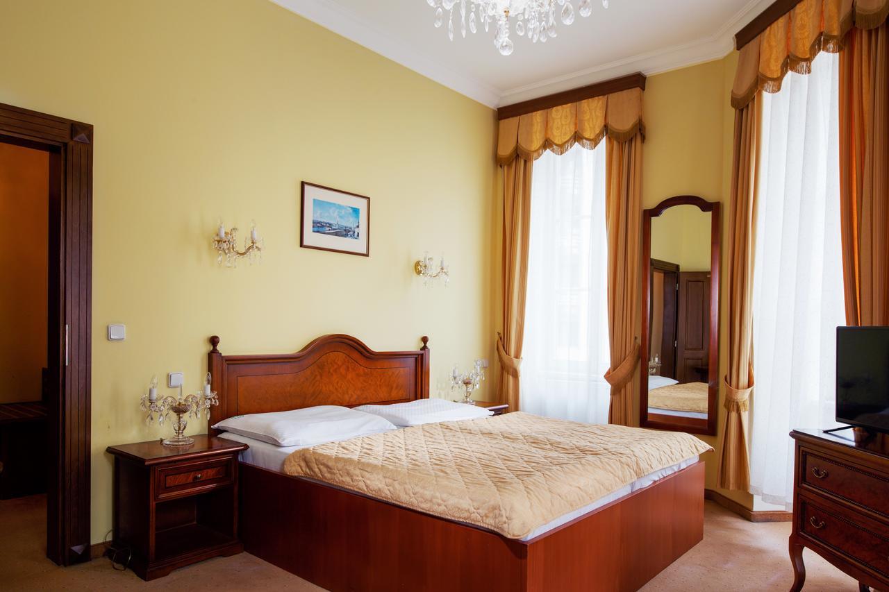 Lazensky Hotel Moskevsky Dvur カルロヴィ・ヴァリ エクステリア 写真