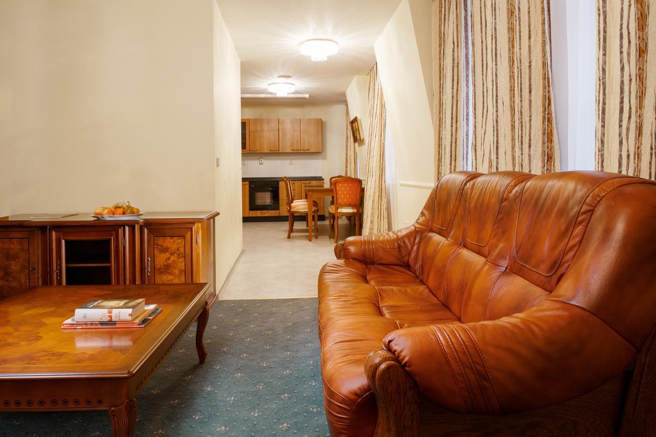 Lazensky Hotel Moskevsky Dvur カルロヴィ・ヴァリ エクステリア 写真