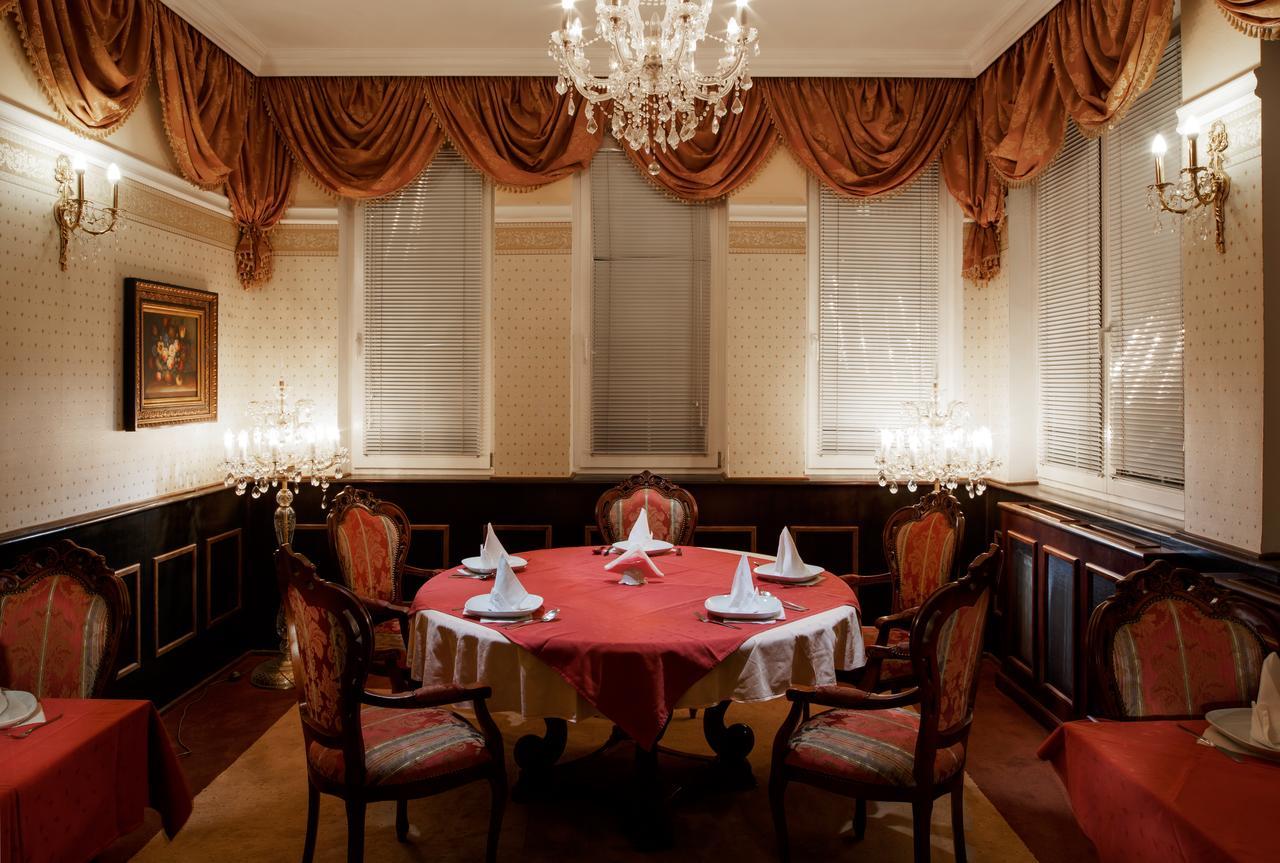Lazensky Hotel Moskevsky Dvur カルロヴィ・ヴァリ エクステリア 写真