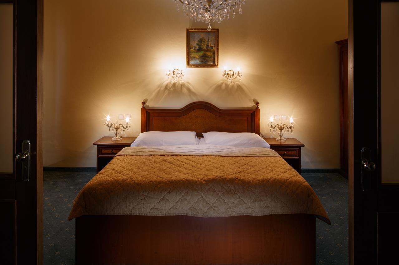 Lazensky Hotel Moskevsky Dvur カルロヴィ・ヴァリ エクステリア 写真