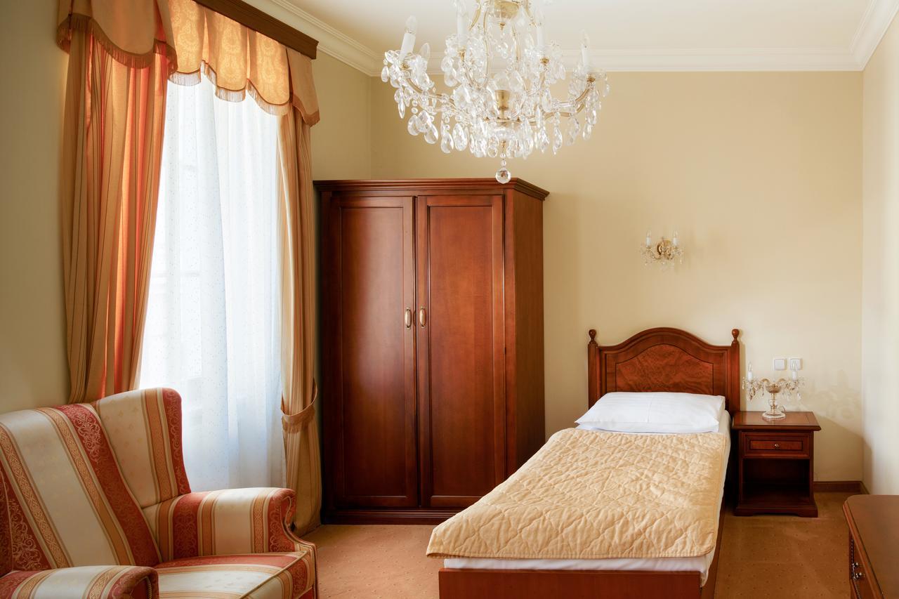 Lazensky Hotel Moskevsky Dvur カルロヴィ・ヴァリ エクステリア 写真