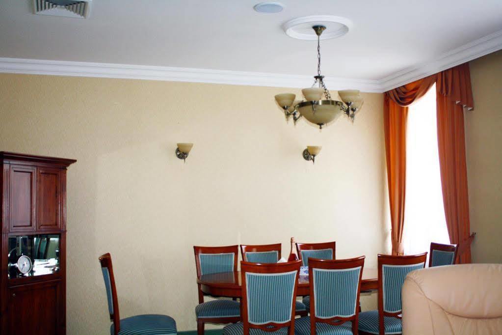 Lazensky Hotel Moskevsky Dvur カルロヴィ・ヴァリ エクステリア 写真