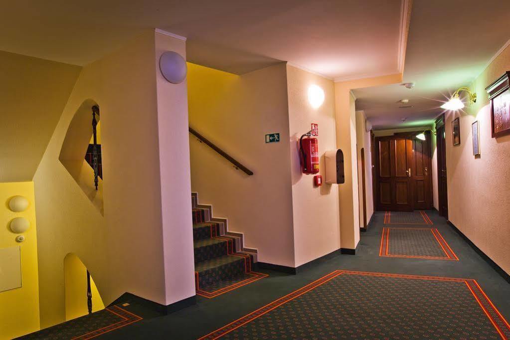 Lazensky Hotel Moskevsky Dvur カルロヴィ・ヴァリ エクステリア 写真