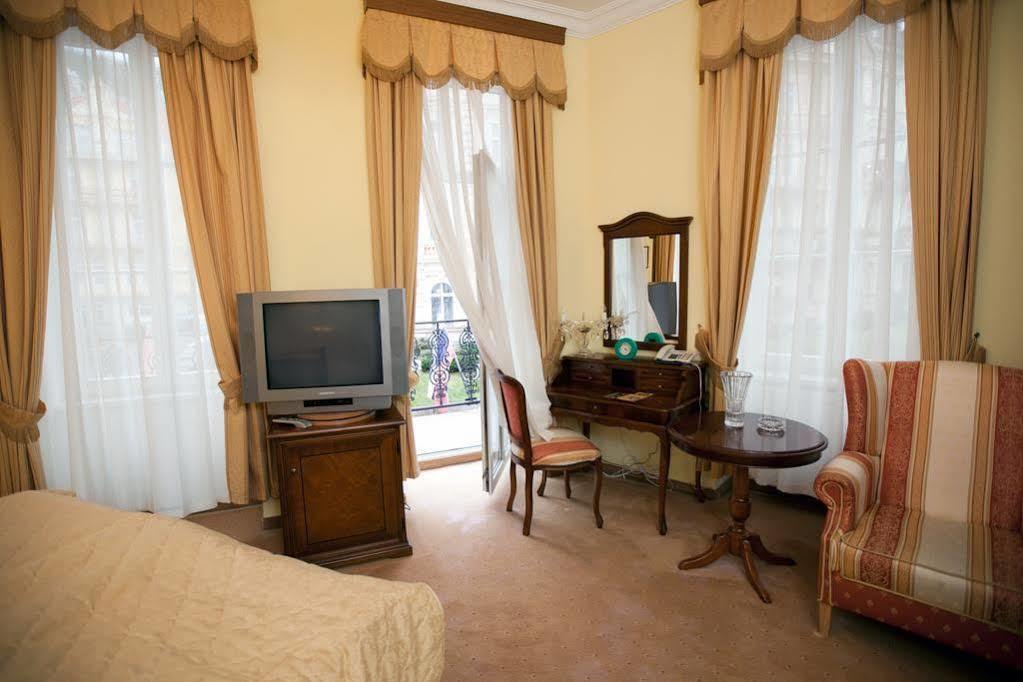 Lazensky Hotel Moskevsky Dvur カルロヴィ・ヴァリ エクステリア 写真