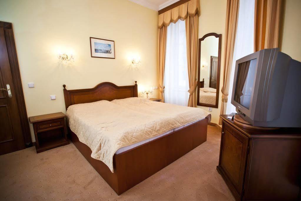 Lazensky Hotel Moskevsky Dvur カルロヴィ・ヴァリ エクステリア 写真