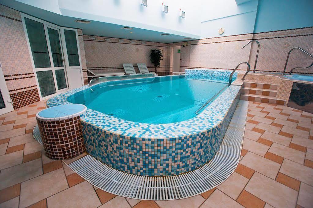 Lazensky Hotel Moskevsky Dvur カルロヴィ・ヴァリ エクステリア 写真